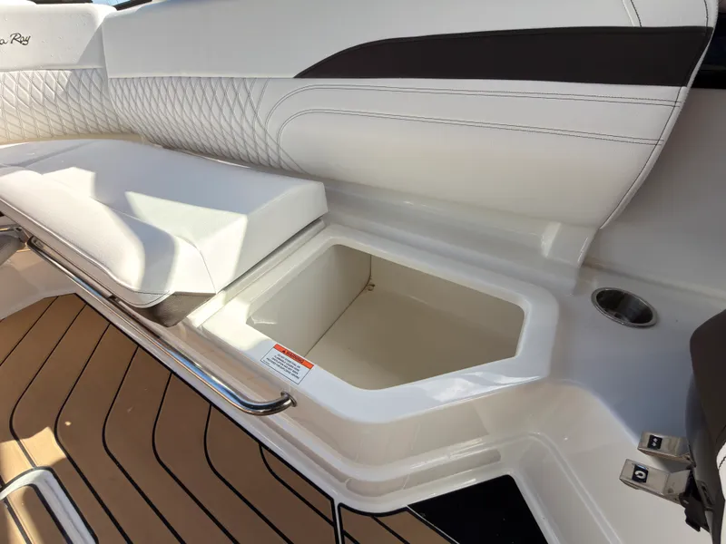 Slide: The Image of Sea Ray SLX 280 Outboard 2026 - 48