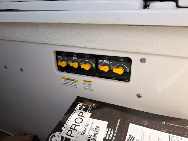 Slide: The Image of Sea Ray SLX 280 Outboard 2026 - 27