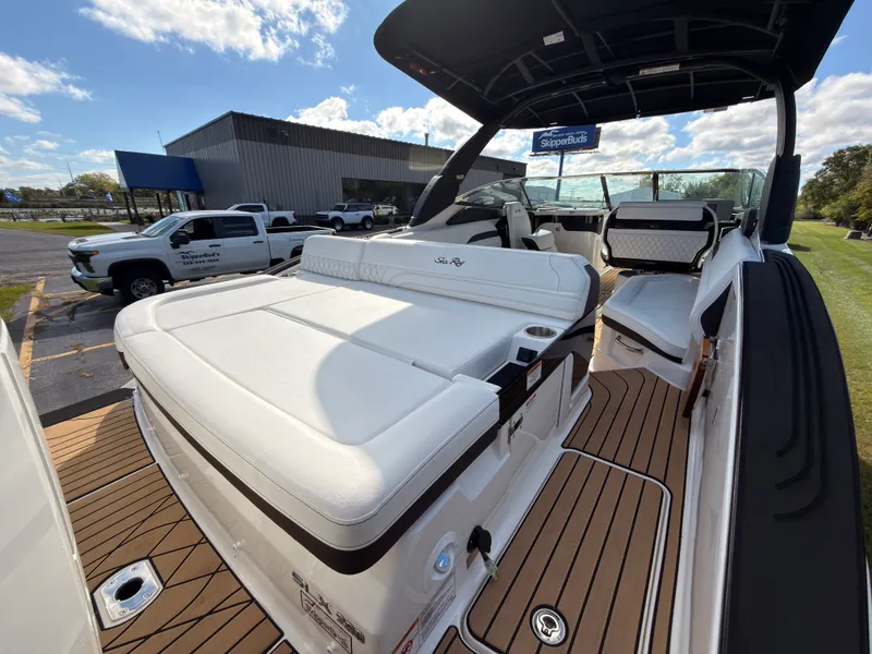 Slide: The Image of Sea Ray SLX 280 Outboard 2026 - 16