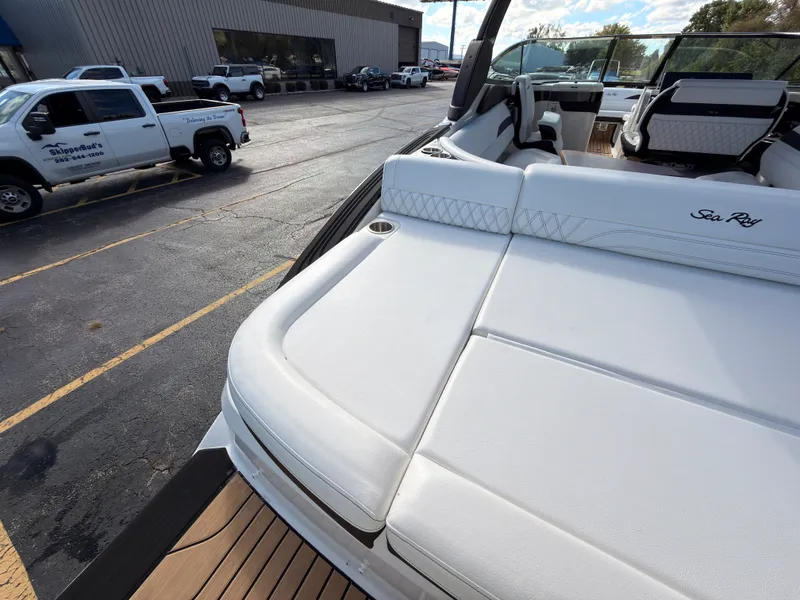 Slide: The Image of Sea Ray SLX 280 Outboard 2026 - 22