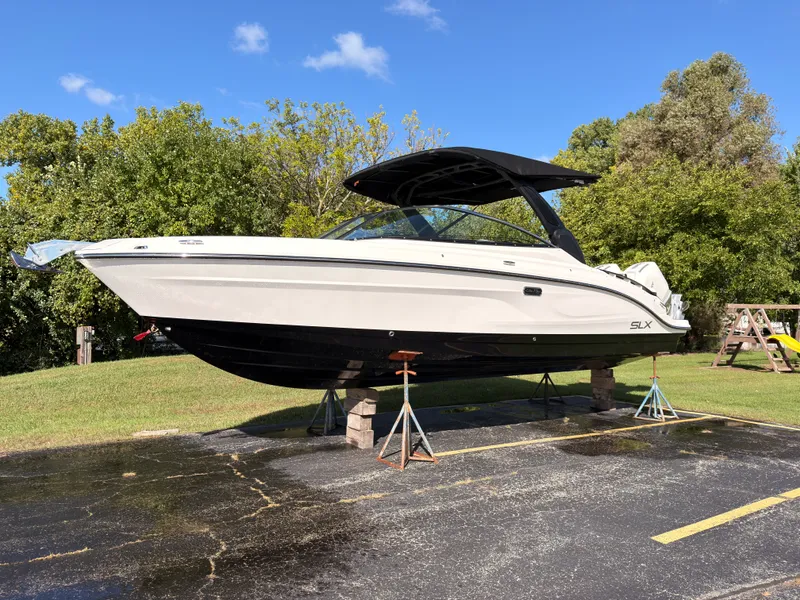 Slide: The Image of Sea Ray SLX 280 Outboard 2026 - 3