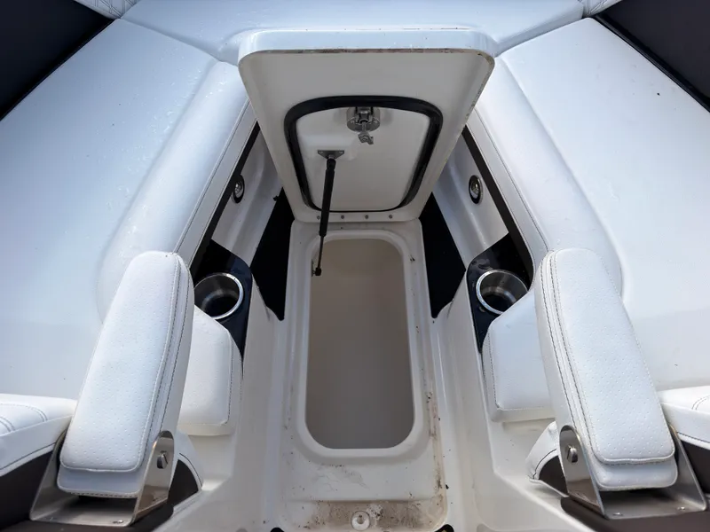 Slide: The Image of Sea Ray SLX 280 Outboard 2026 - 84