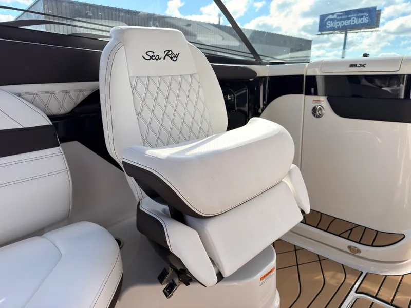 Slide: The Image of Sea Ray SLX 280 Outboard 2026 - 58