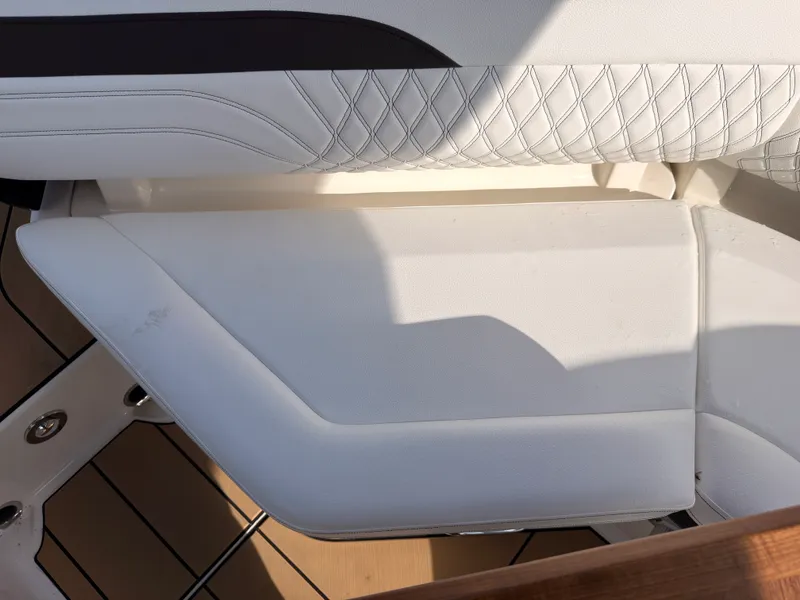 Slide: The Image of Sea Ray SLX 280 Outboard 2026 - 38