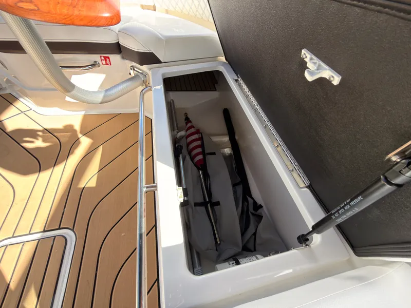 Slide: The Image of Sea Ray SLX 280 Outboard 2026 - 46