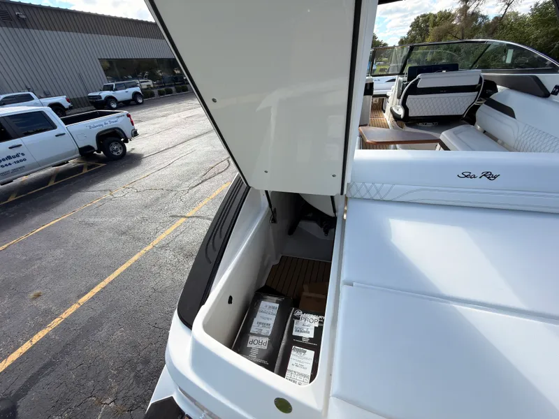 Slide: The Image of Sea Ray SLX 280 Outboard 2026 - 24