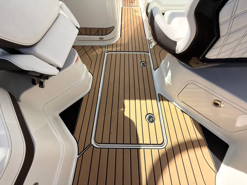 Slide: The Image of Sea Ray SLX 280 Outboard 2026 - 56