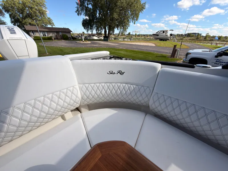 Slide: The Image of Sea Ray SLX 280 Outboard 2026 - 42
