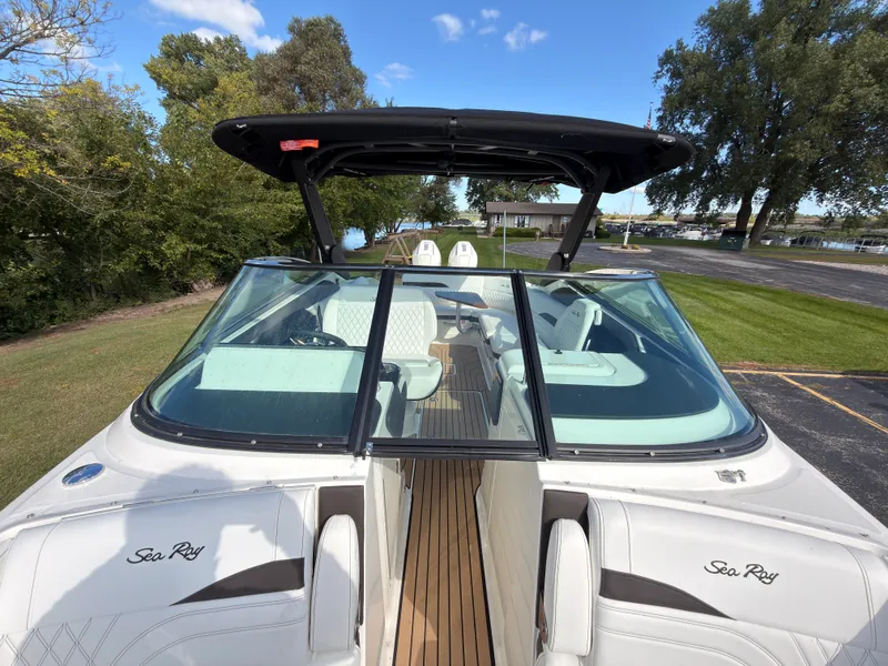 Slide: The Image of Sea Ray SLX 280 Outboard 2026 - 96