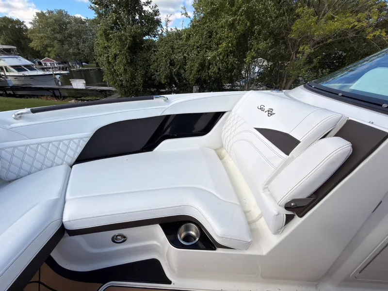 Slide: The Image of Sea Ray SLX 280 Outboard 2026 - 91