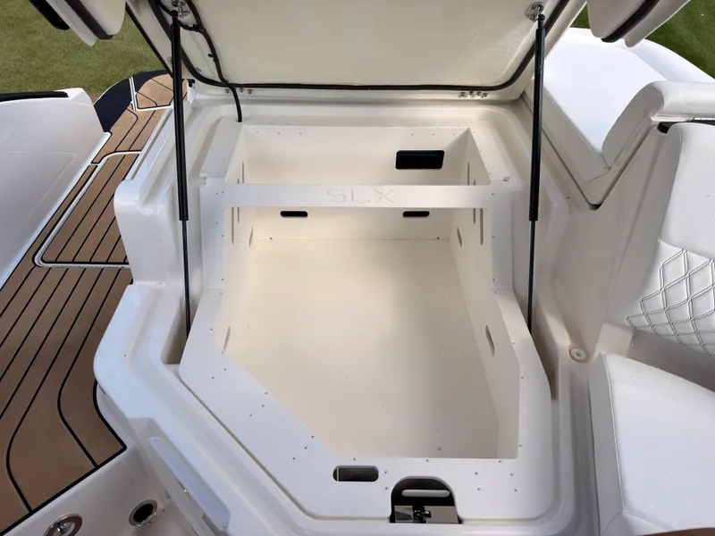 Slide: The Image of Sea Ray SLX 280 Outboard 2026 - 40