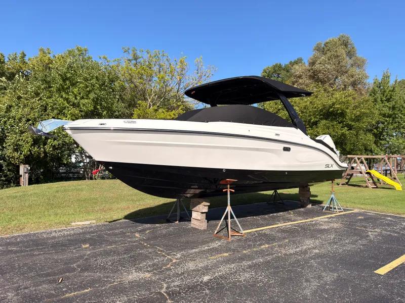 Slide: The Image of Sea Ray SLX 280 Outboard 2026 - 2
