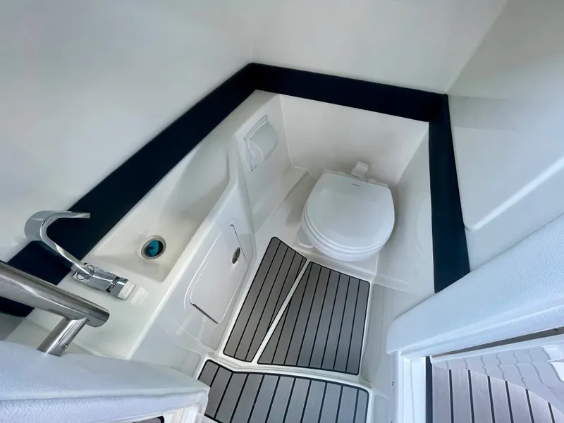 Slide: The Image of Sea Ray SLX 260 Outboard 2026 - 11