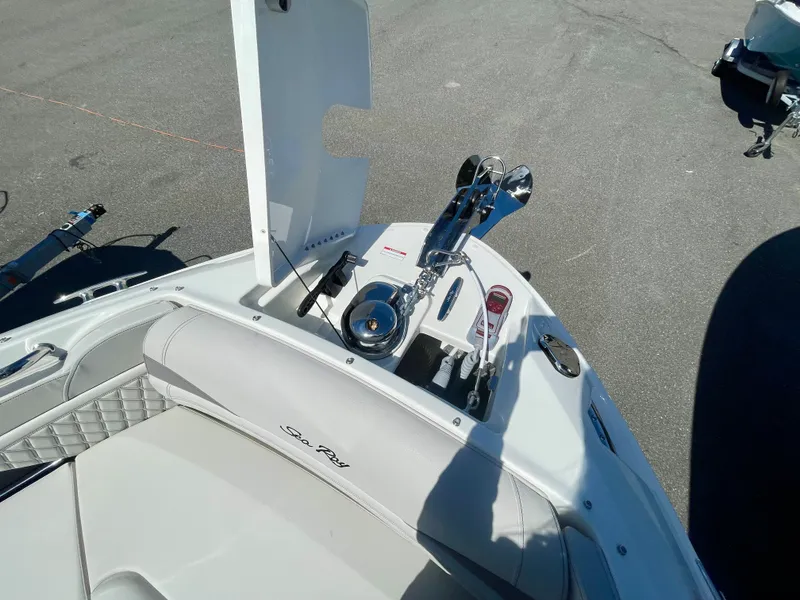 Slide: The Image of Sea Ray SLX 260 Outboard 2026 - 15