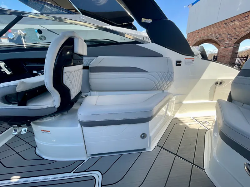 Slide: The Image of Sea Ray SLX 260 Outboard 2026 - 5
