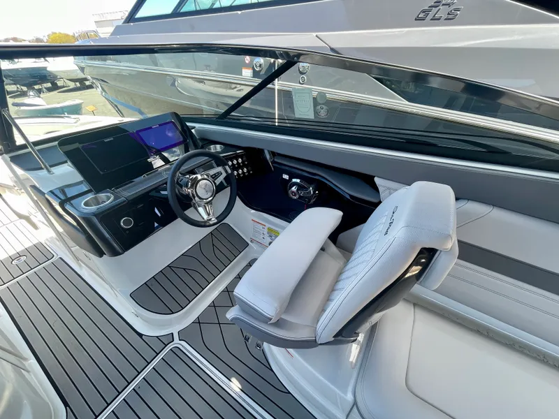 Slide: The Image of Sea Ray SLX 260 Outboard 2026 - 6
