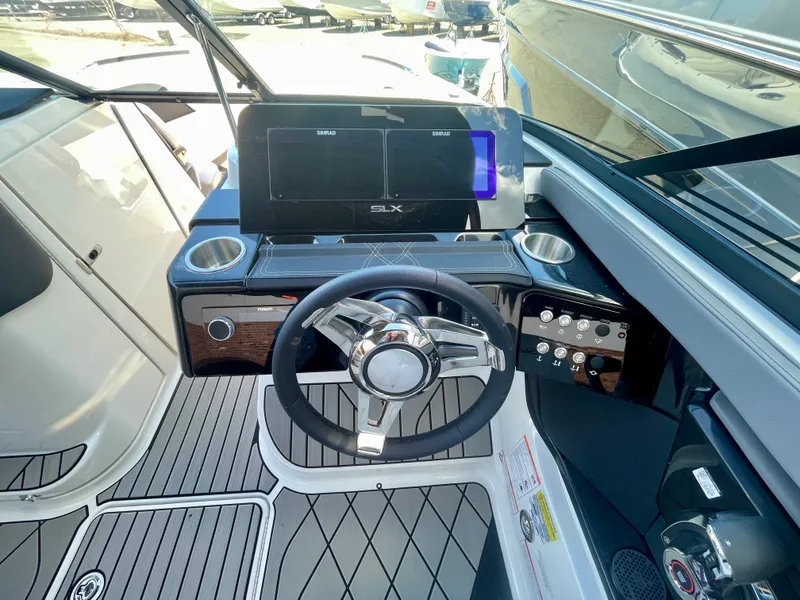 Slide: The Image of Sea Ray SLX 260 Outboard 2026 - 7