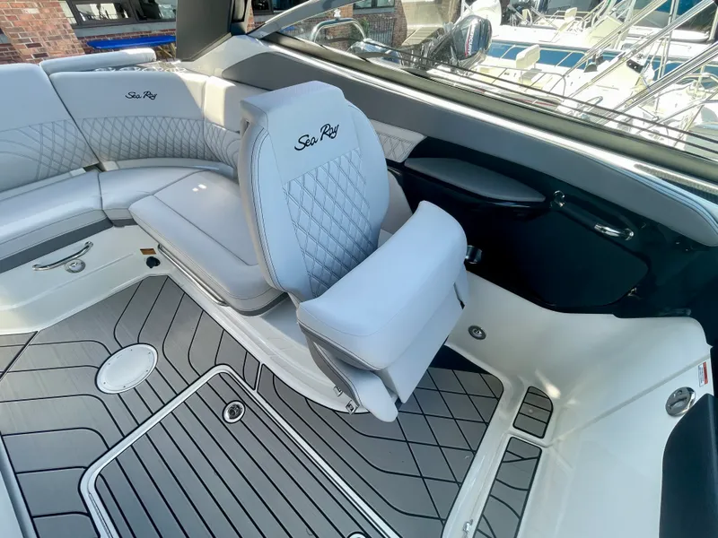 Slide: The Image of Sea Ray SLX 260 Outboard 2026 - 9