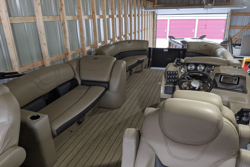 Slide: The Image of Starcraft CX23E 2023 - 10