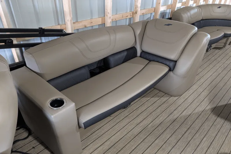 Slide: The Image of Starcraft CX23E 2023 - 11