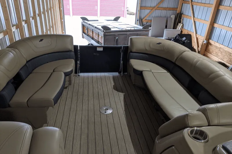 Slide: The Image of Starcraft CX23E 2023 - 12