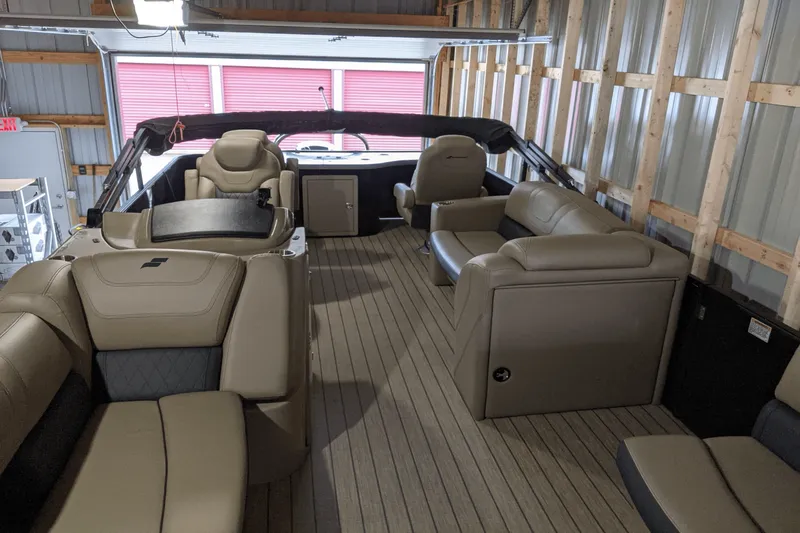 Slide: The Image of Starcraft CX23E 2023 - 13