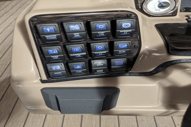 Slide: The Image of Starcraft CX23E 2023 - 16