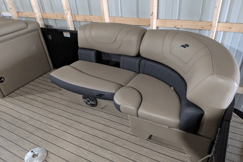 Slide: The Image of Starcraft CX23E 2023 - 18