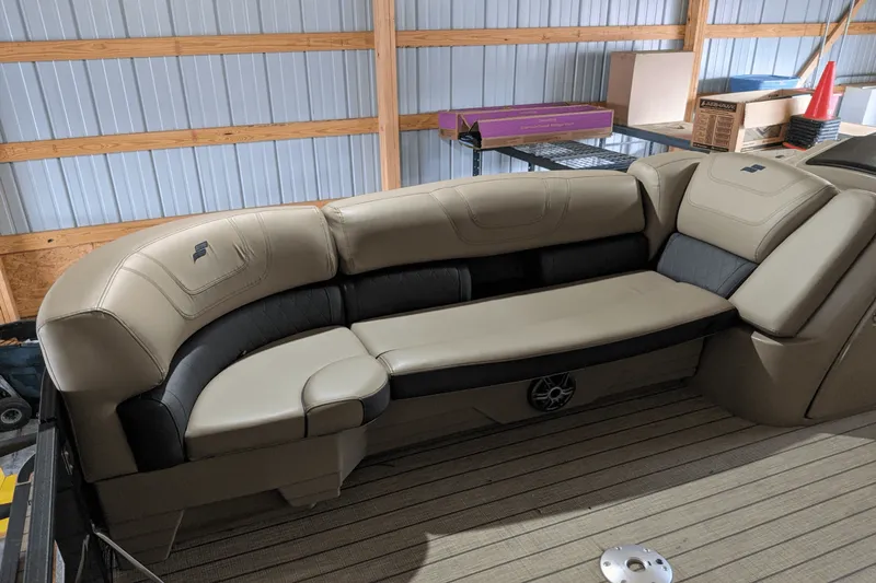 Slide: The Image of Starcraft CX23E 2023 - 19