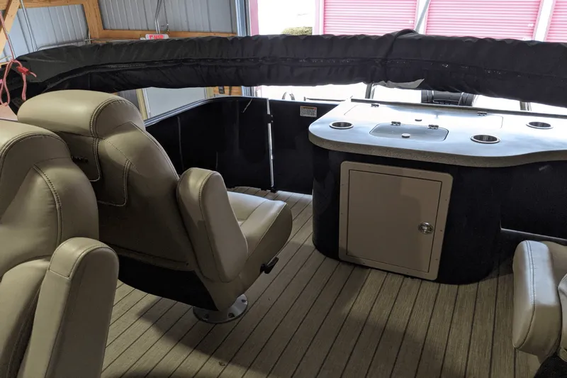 Slide: The Image of Starcraft CX23E 2023 - 6