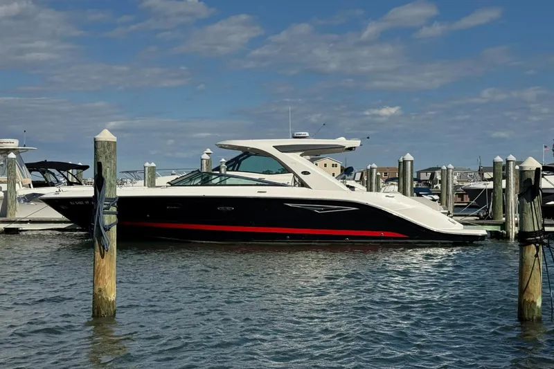 Slide: The Image of Sea Ray SLX 310 2021 - 2