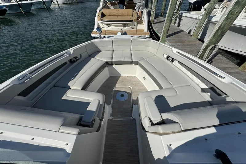 Slide: The Image of Sea Ray SLX 310 2021 - 35