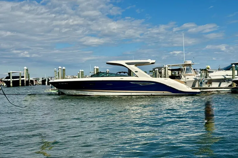 The Image of Sea Ray SLX 310 2019 - 0