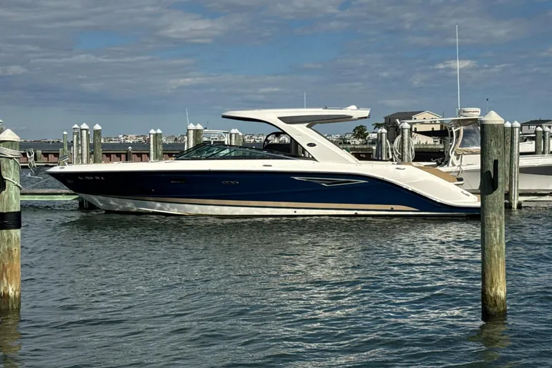 Slide: The Image of Sea Ray SLX 310 2019 - 1