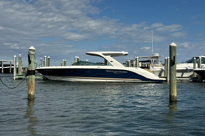 Slide: The Image of Sea Ray SLX 310 2019 - 2