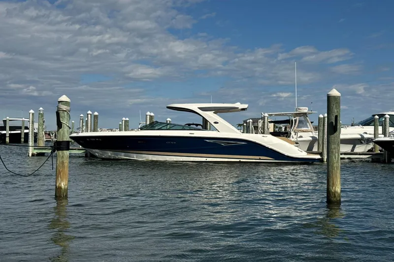 Slide: The Image of Sea Ray SLX 310 2019 - 40