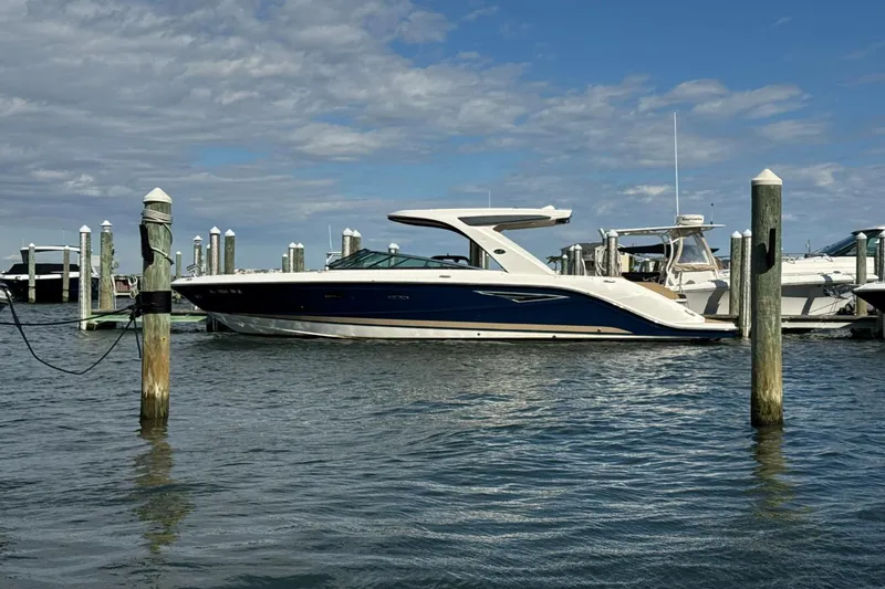 Slide: The Image of Sea Ray SLX 310 2019 - 41
