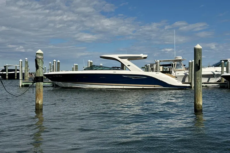 Slide: The Image of Sea Ray SLX 310 2019 - 42