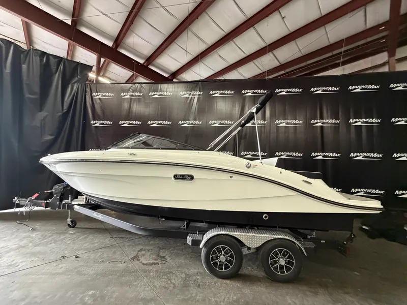 The Image of Sea Ray SPX 210 2026 - 0