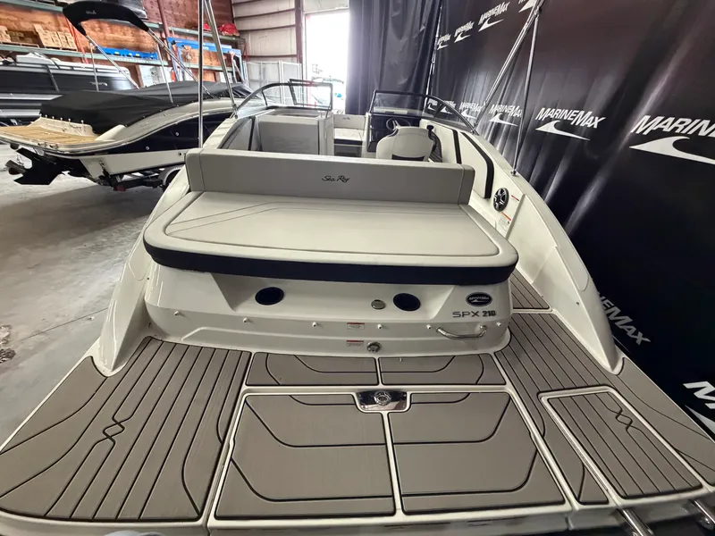 Slide: The Image of Sea Ray SPX 210 2026 - 10