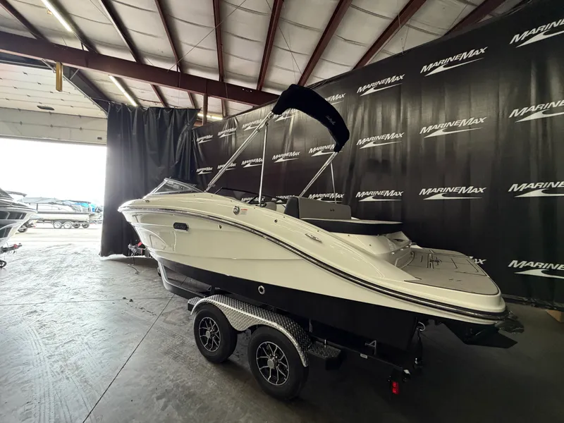 Slide: The Image of Sea Ray SPX 210 2026 - 5