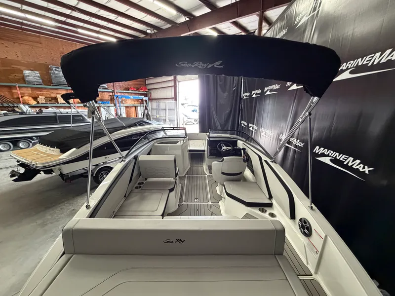 Slide: The Image of Sea Ray SPX 210 2026 - 9