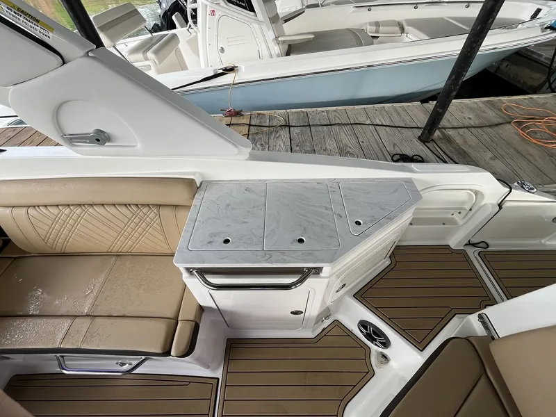Slide: The Image of Sea Ray SDX 290 2026 - 10