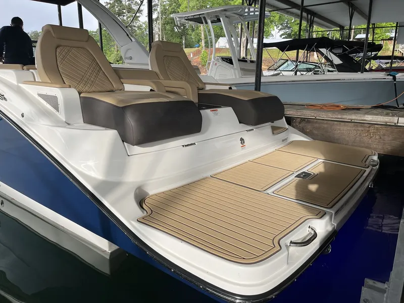 Slide: The Image of Sea Ray SDX 290 2026 - 3