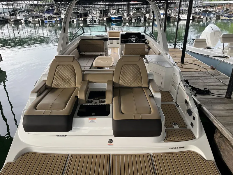Slide: The Image of Sea Ray SDX 290 2026 - 4