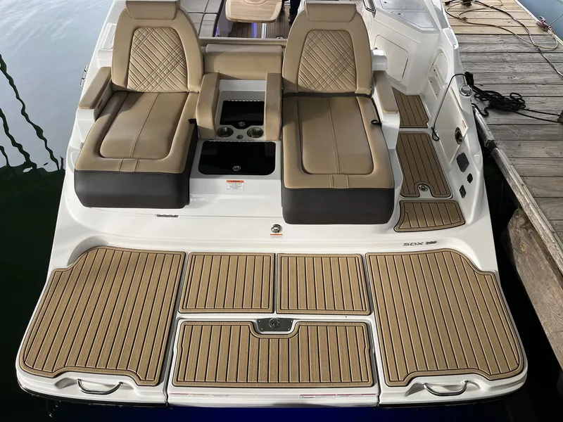 Slide: The Image of Sea Ray SDX 290 2026 - 5