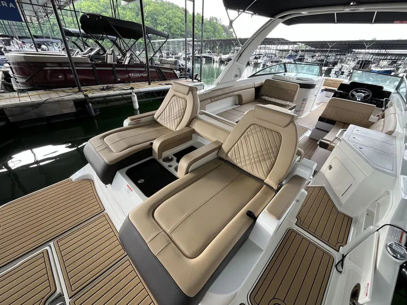 Slide: The Image of Sea Ray SDX 290 2026 - 6