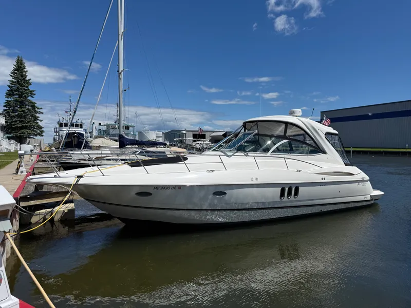 The Image of Cruisers 420 EXPRESS 2006 - 0