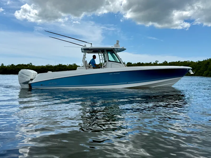 The Image of Boston Whaler 350 OUTRAGE 2022 - 0