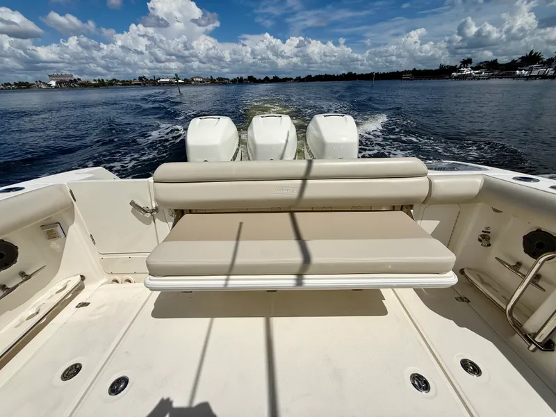 Slide: The Image of Boston Whaler 350 OUTRAGE 2022 - 13
